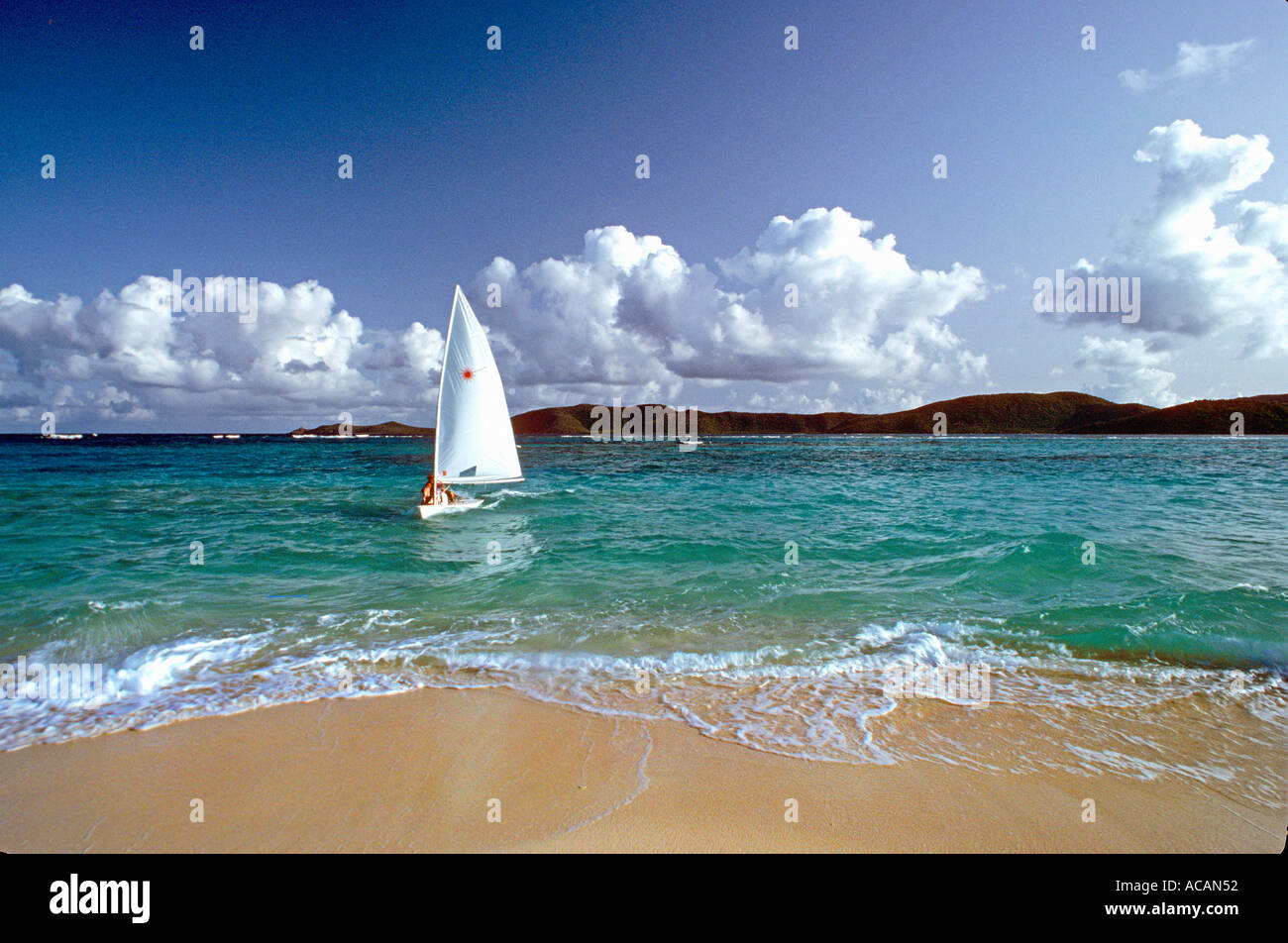 NECKER ISLAND BEACH VIEW Segeln auf den British Virgin Islands Karibik, gesehen von Richard Bransons Luxury Exclusive Necker Island Beach BVI Stockfoto