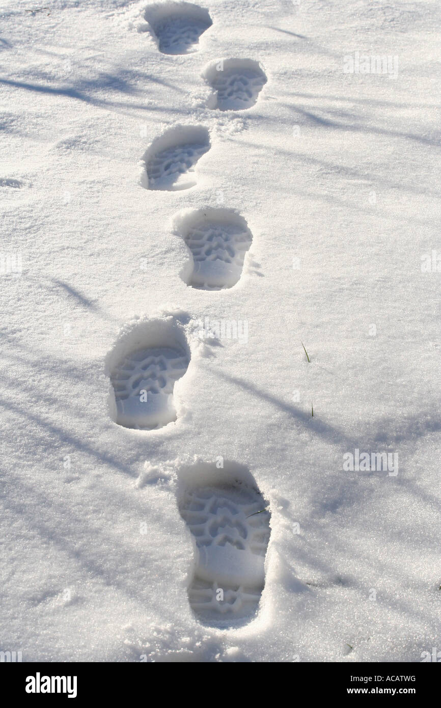 Fussabdruck im schnee -Fotos und -Bildmaterial in hoher Auflösung – Alamy