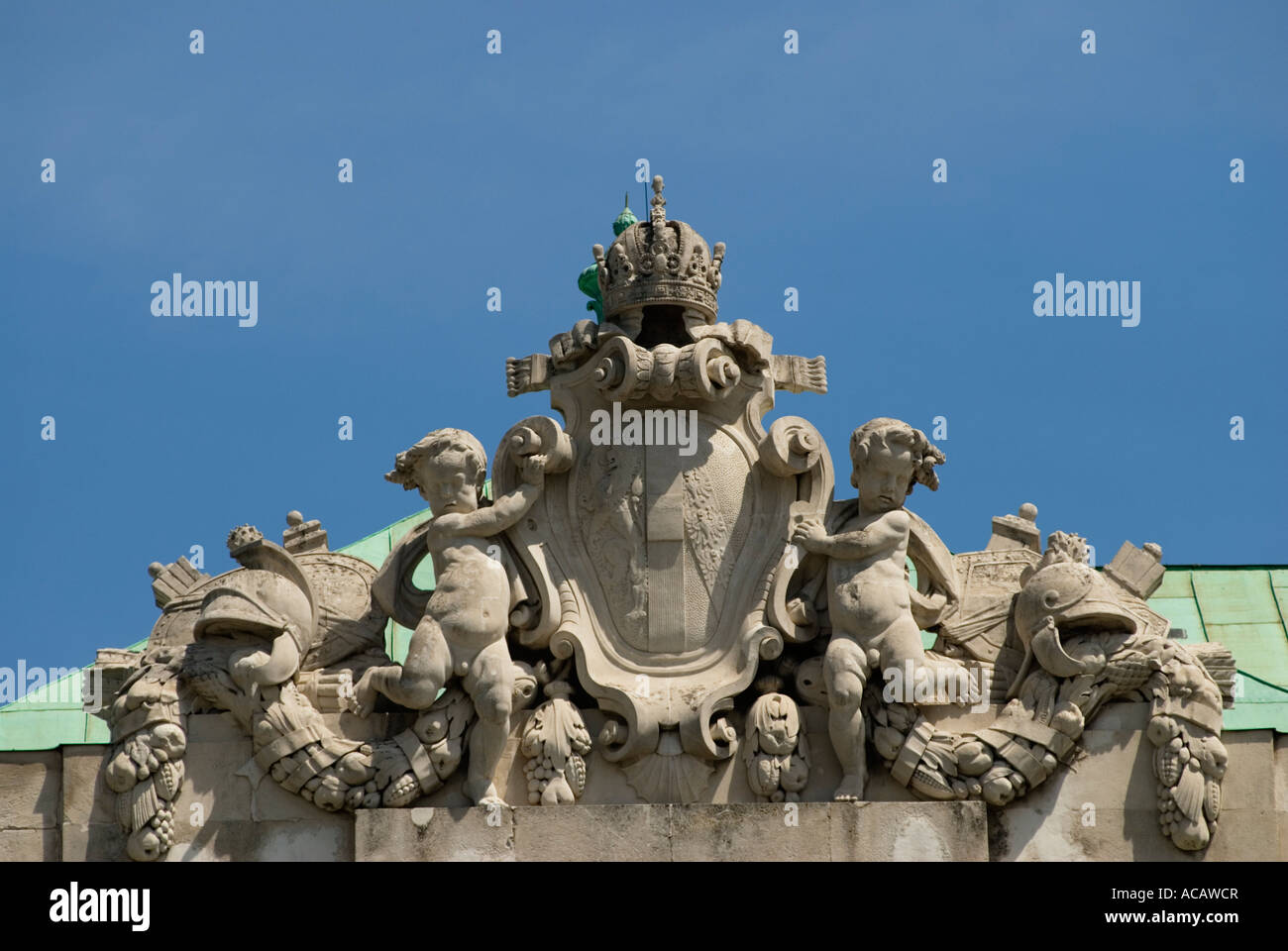 Figuren und Ornamente auf dem Dach der Hofburg (Kaiserpalast), Wien
