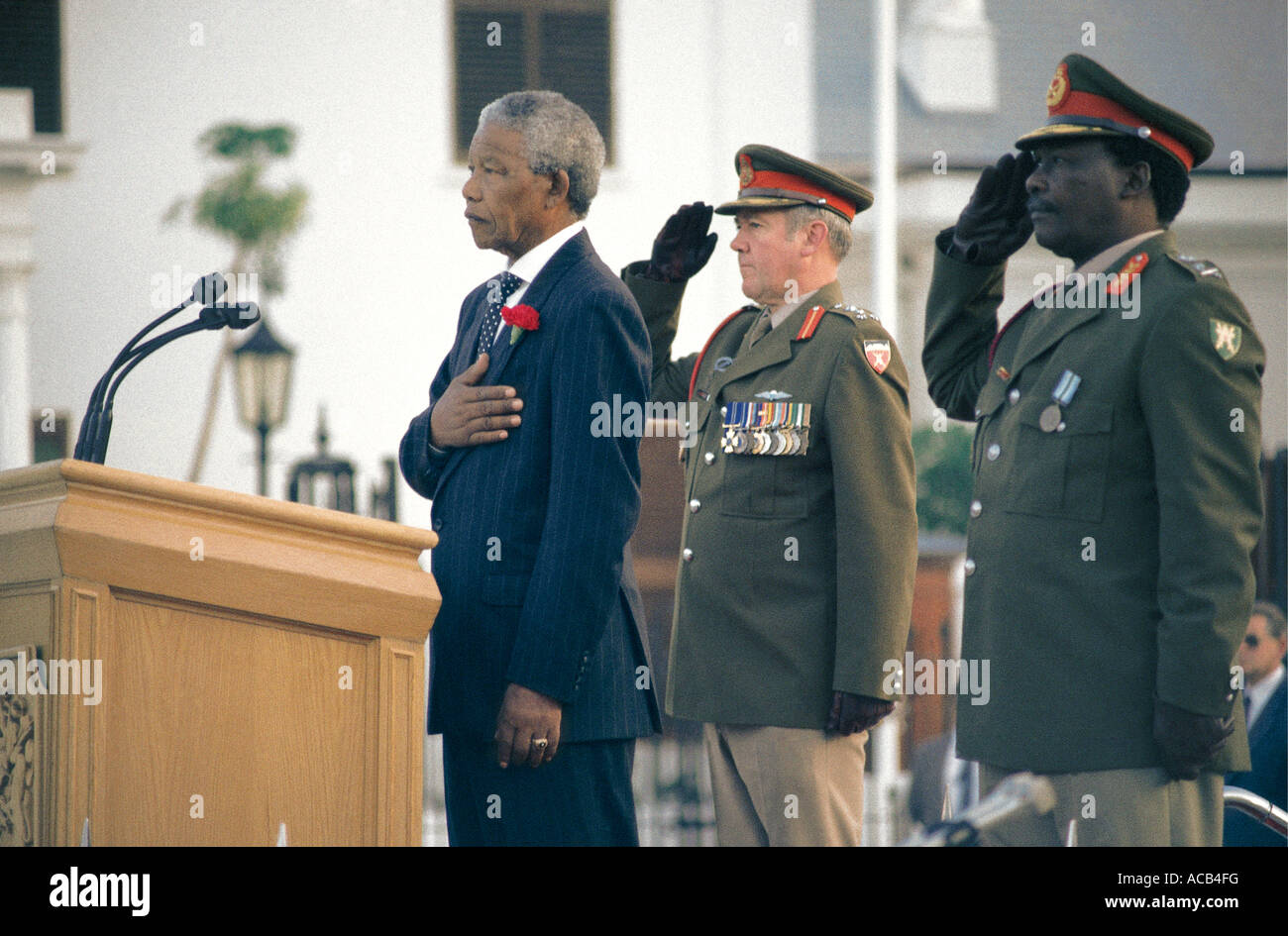 Präsident Nelson Mandela und South African National Defence Force Offiziere Kapstadt Südafrika Stockfoto