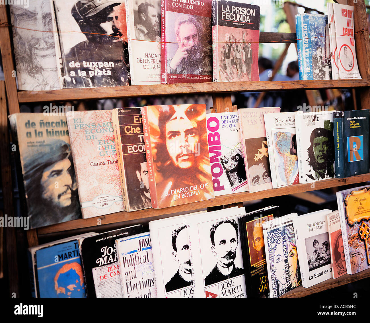 Bücher zum Verkauf an der Plazza De Armas Büchermarkt in Havanna, Kuba Stockfoto