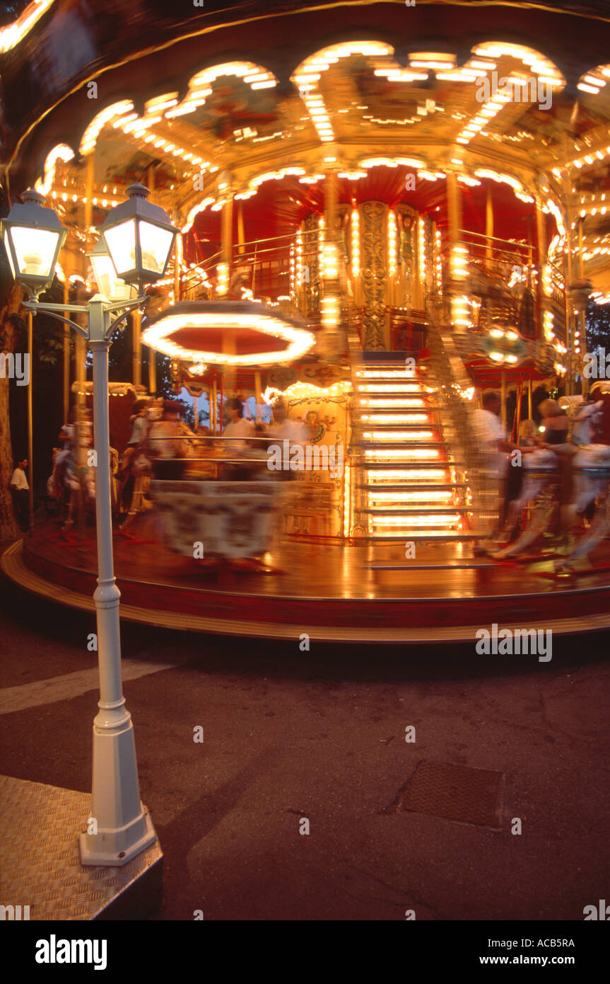 Karussell in der Nähe der Stadt Carcassonne-Aude-Frankreich Stockfoto