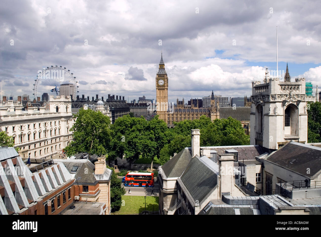 Parliament Square mit Big Ben und das London Eye, London, UK Stockfoto