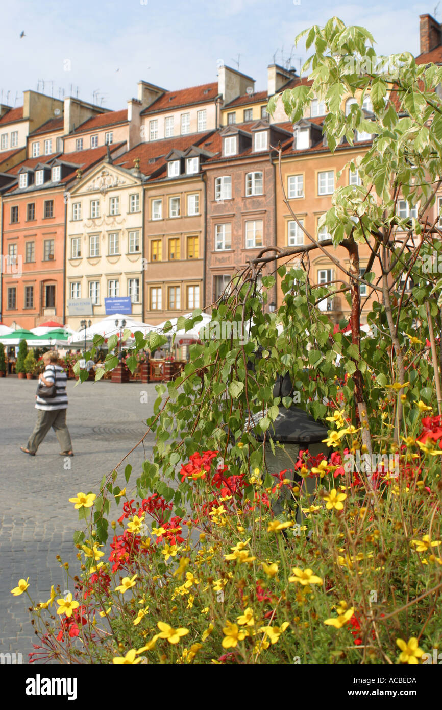 Der Altstädter Ring in Warschau ist voll von Restaurants, Cafés und Galerien Stockfoto