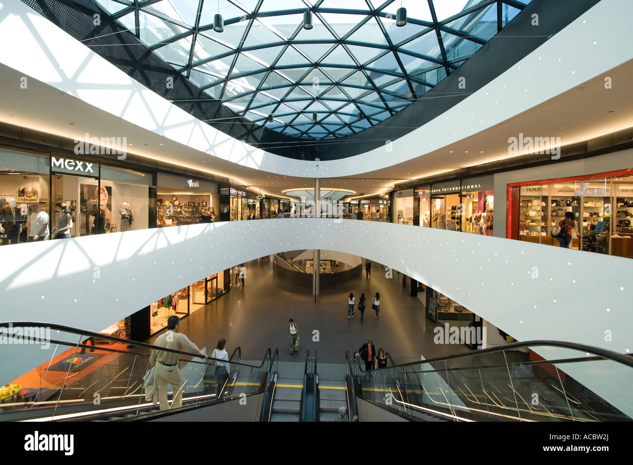 Switzerland Zurich Shopping Center Sihl Stockfotos und -bilder Kaufen -  Alamy