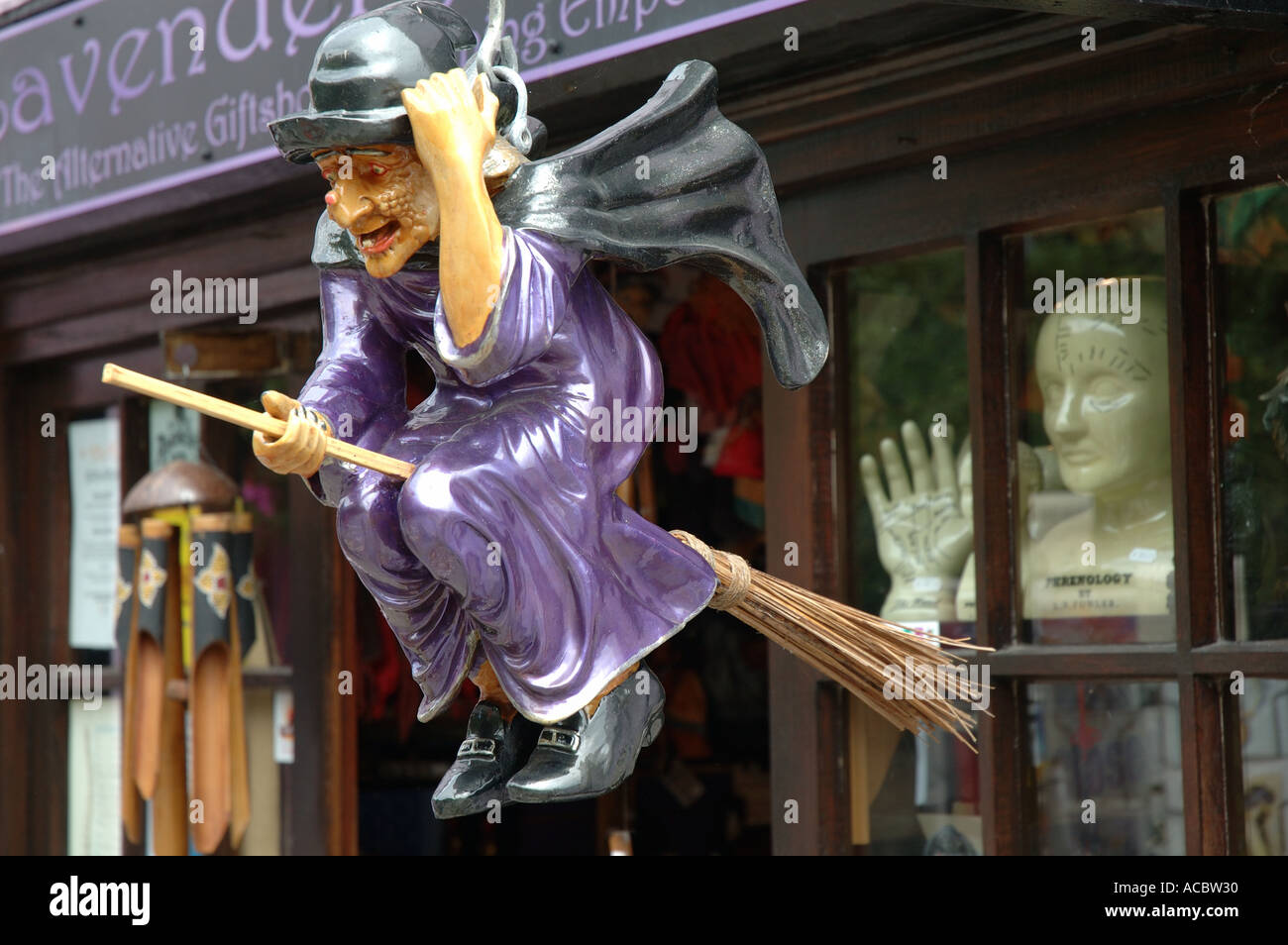 Hexe Auf Besenstiel Stockfotos und -bilder Kaufen - Alamy