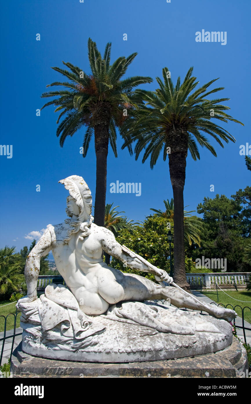 Griechenland Korfu Achilleion Inselmuseum Garten Skulptur von Achilles durch einen Pfeil tödlich verwundet Stockfoto