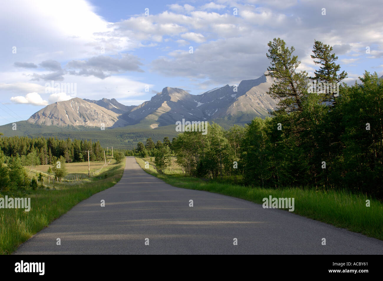 Süd-Alberta Kanada nahe Crowsnest Pass und Stadt von Coleman Rocky Mountains Stockfoto