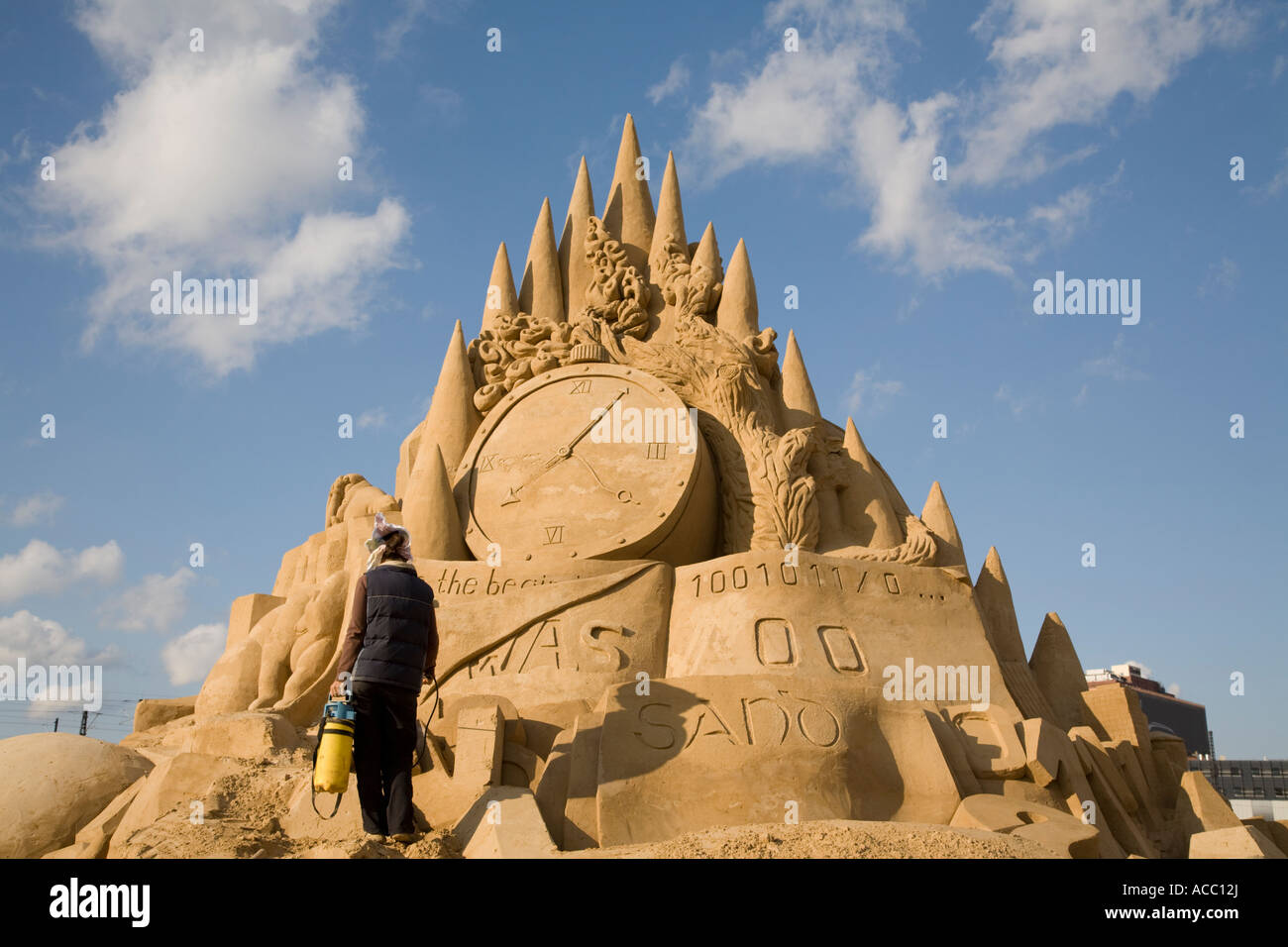 Titel der Skulptur: Kleiner Traum vom Paradies auf Erden, von großen Team Skulptur, Sandsation 2007 Berlin, Deutschland Stockfoto