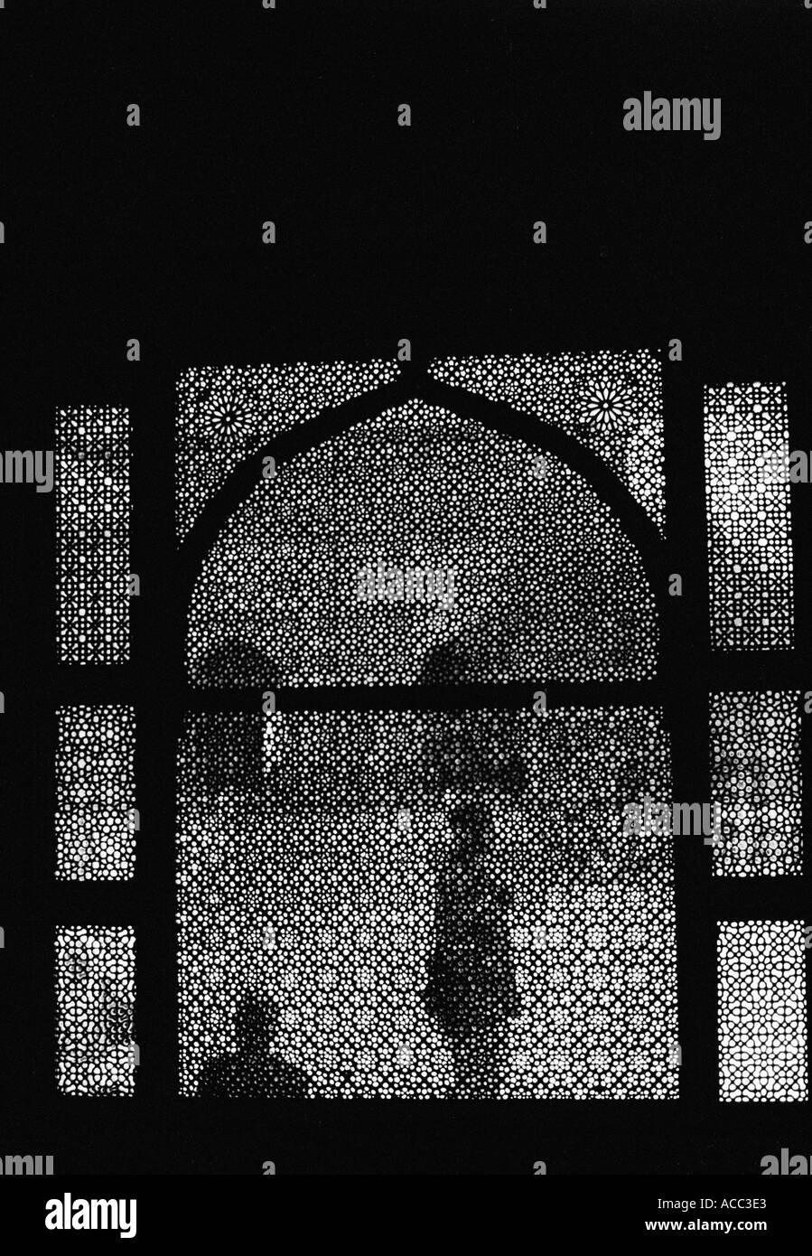 Indien Fatehpur Sikri Profil des Mannes durch Fenster Mosaik 1998 Stockfoto