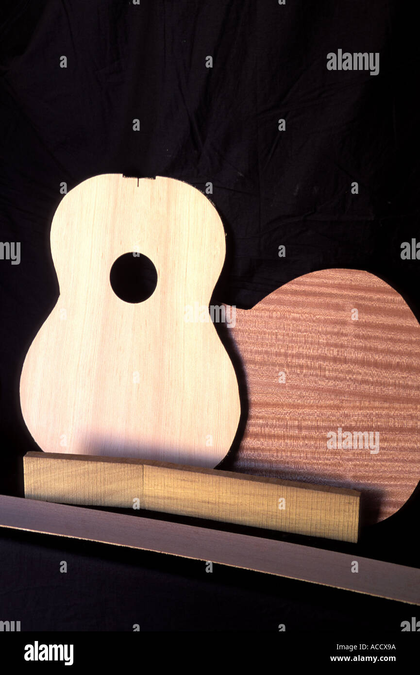 Produktion der spanischen Gitarre Halbfertig Produkt Stockfoto