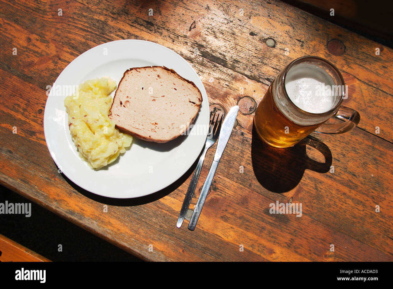 Leberkas Und Kartoffelsalat Mit Bier Im Augustiner Biergarten In Munchen Bayern Munchen Bayern Stockfotografie Alamy Leberkas Und Kartoffelsalat Mit Bier Im Augustiner Biergarten In Munchen Bayern Munchen Bayern Stockfotografie Alamy