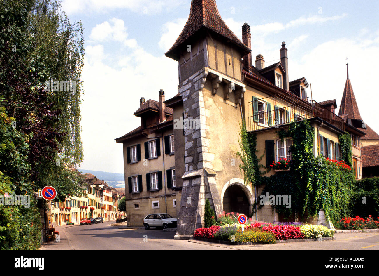 Der Schweiz Le Landeron halbe Holz historische Stadt Blumen Frankreich Teil  Französisch sprechende Sprache, Rede, Zunge Stockfotografie - Alamy