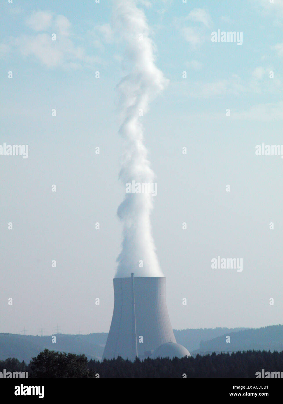 Atomkraftwerk-ÖHU Landshut Kernkraft Kühlturm Stockfoto