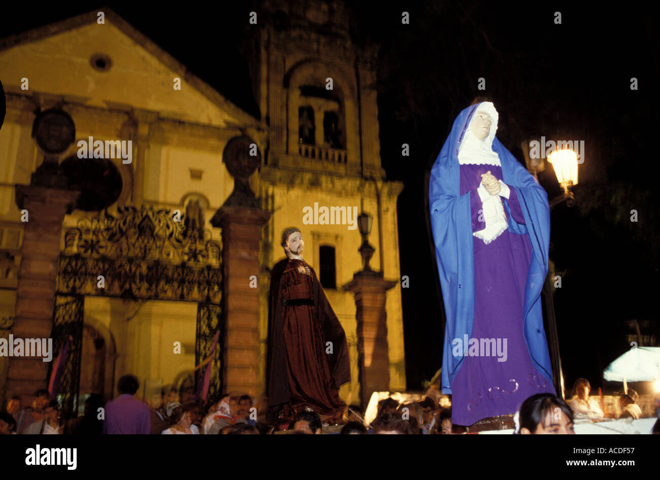 Marienstatue in nächtliche Prozession in Patzcuaro Mexiko Stockfoto