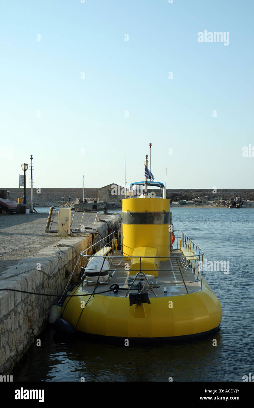Gelben u-Boot in Chania, Kreta, Griechenland. Stockfoto