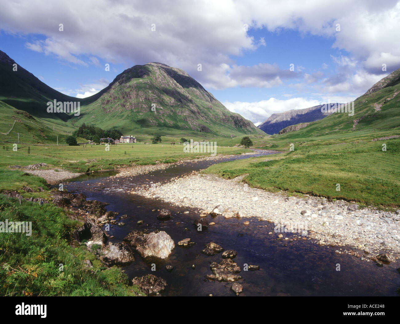 Dh Dalness GLEN ETIVE ARGYLL Fluss Buachaille Etive Berge Etive Mor schottischen Highlands Schottland Stockfoto