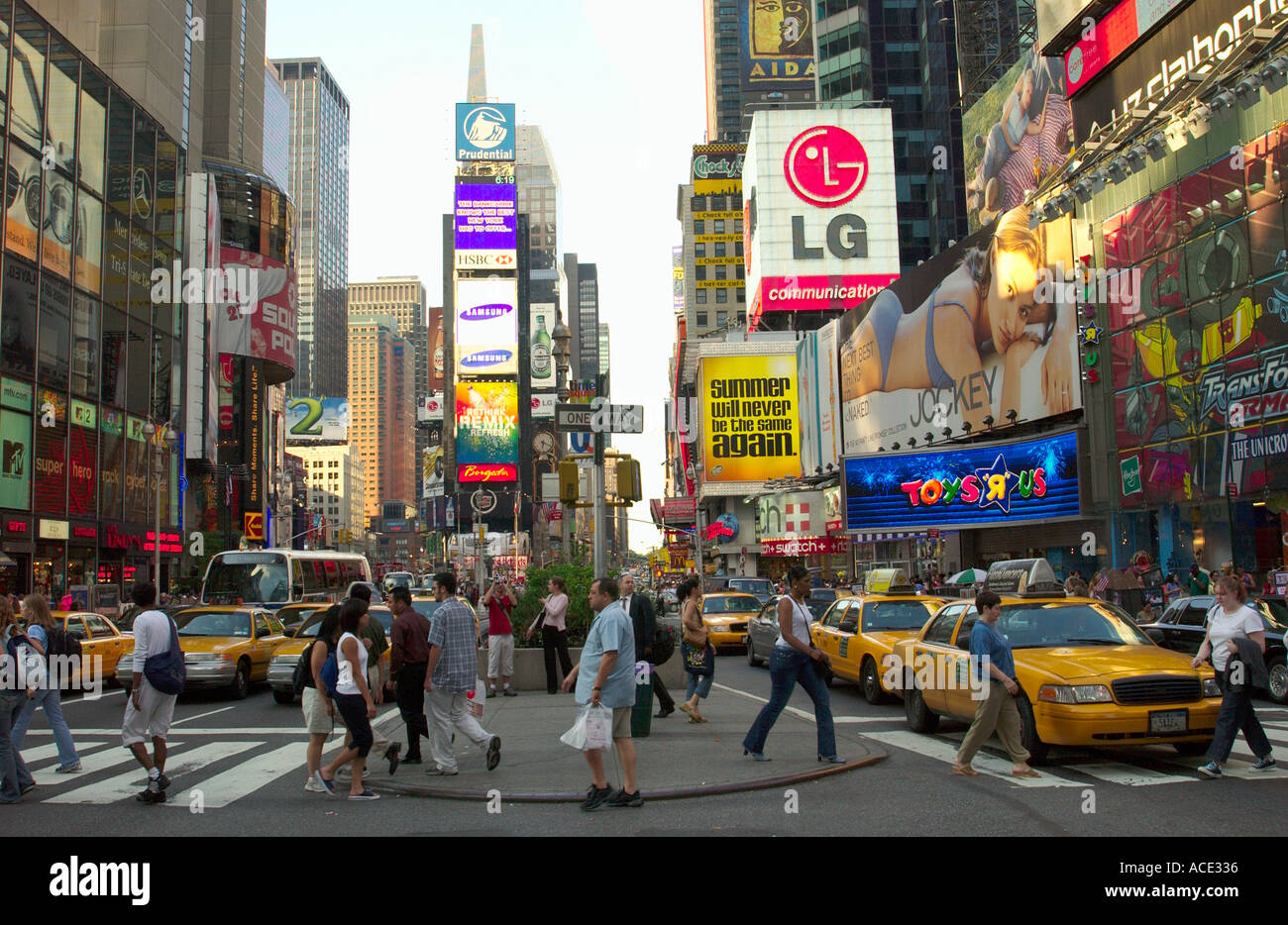 The brightly lit signs of Times Square in New York City, New York USA Stockfoto