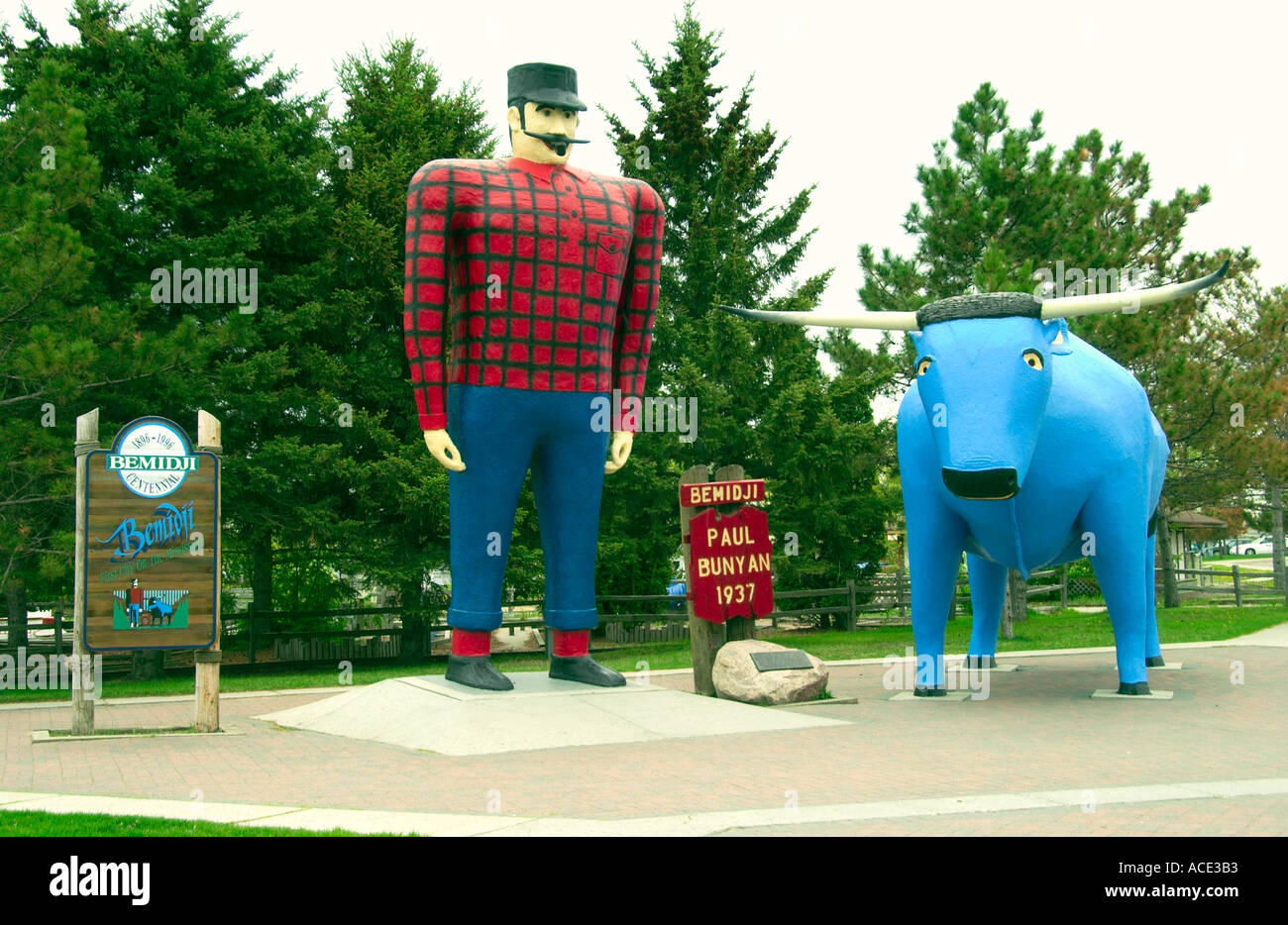 Paul Bunyan Folklore Denkmal mit Blue Ox in Bemidji, Minnesota USA Stockfoto