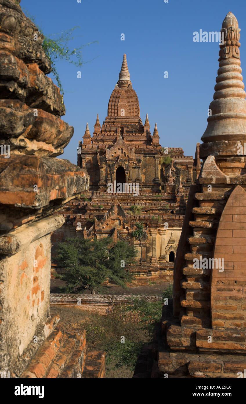 Myanmar-Burma-Bagan archäologische zone mehr als 4000 Tempel in einer Biegung des Ayeyarwady Fluss Shinbinthalyaung Tempels her gesehen Stockfoto