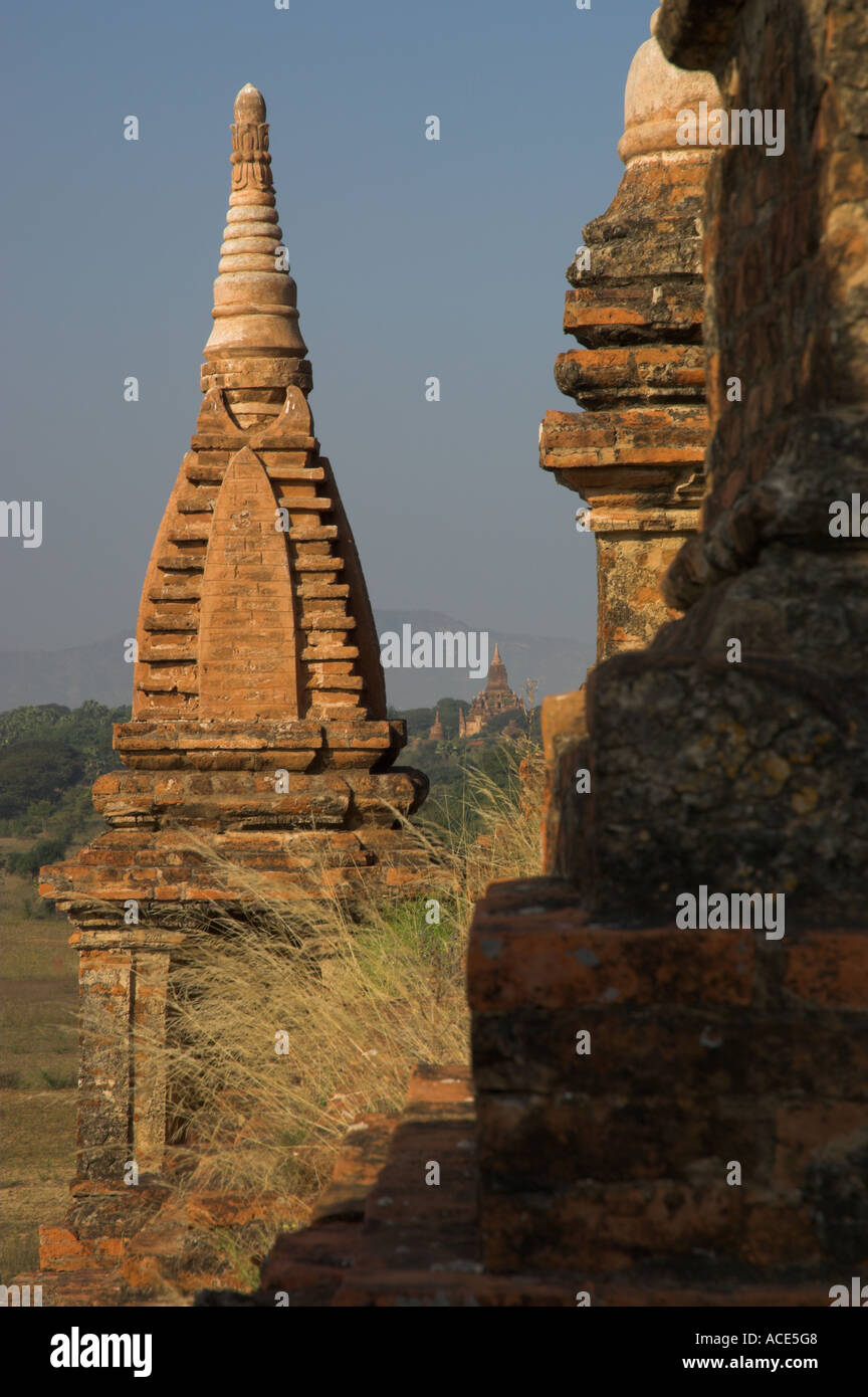 Myanmar-Burma-Bagan archäologische Zone mehr als 4000 Tempel in einer Biegung des Flusses Ayeyarwady Blick vom Khulinima Paya mit sm Stockfoto