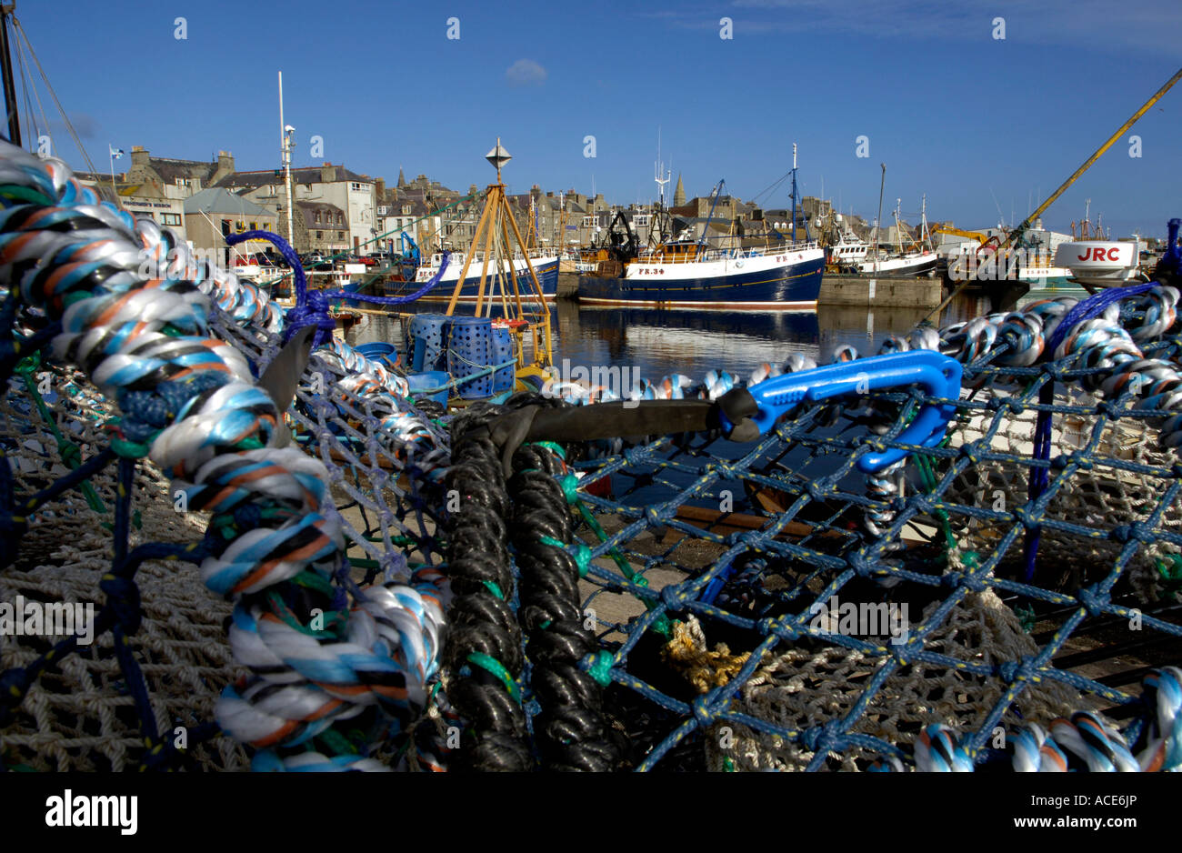 industriellen Fischkuttern Line-up in Fraserburgh Hafen, Aberdeenshire, Schottland 2. größte Fischereihafen Stockfoto