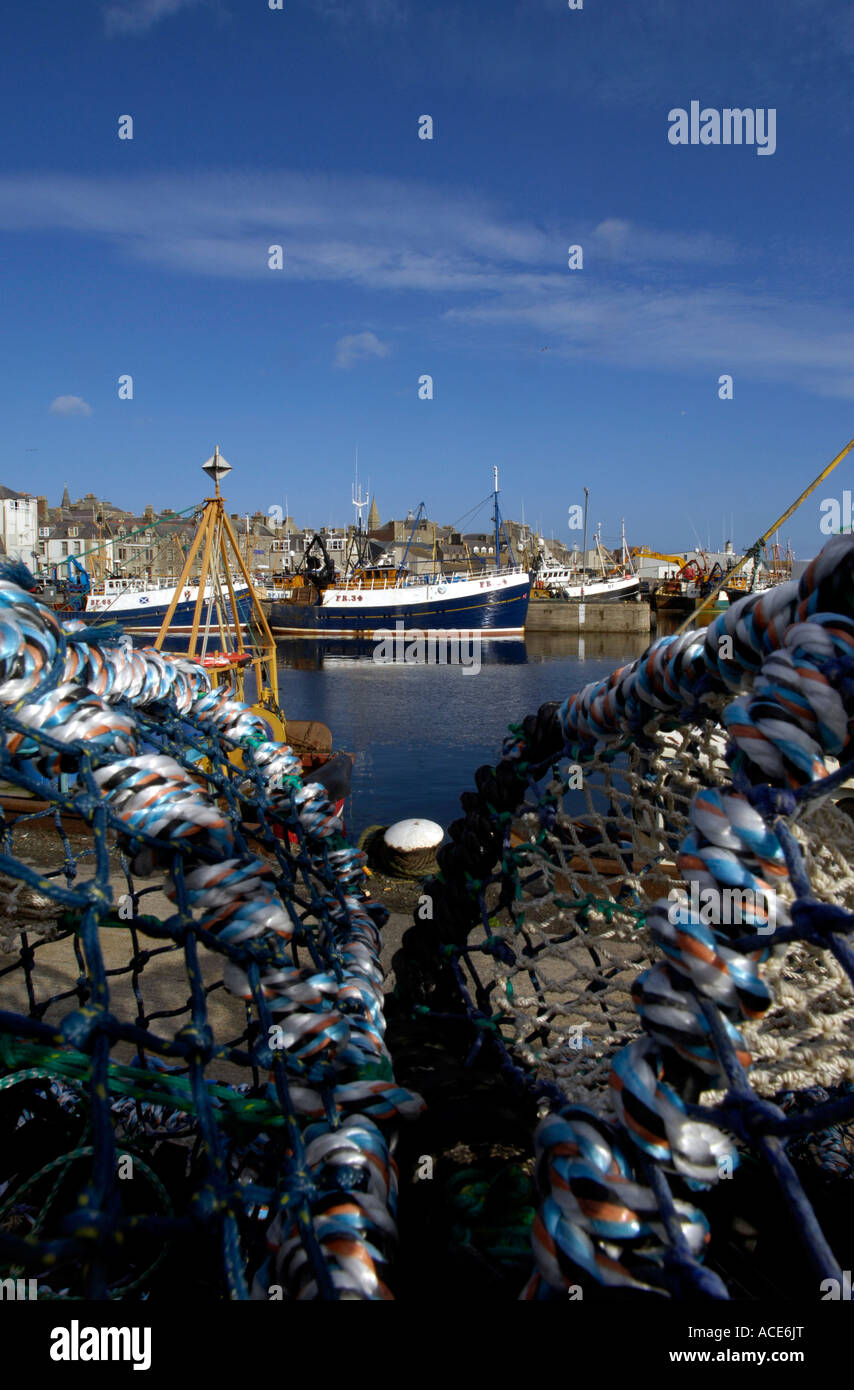 industriellen Fischkuttern Line-up in Fraserburgh Hafen, Aberdeenshire, Schottland 2. größte Fischereihafen Stockfoto