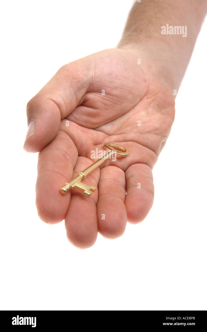 Hand mit goldener Schlüssel Stockfoto