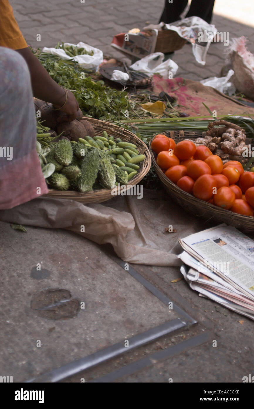 Flohmarkt, Verkauf von Gemüse in Mumbai, Indien Stockfoto