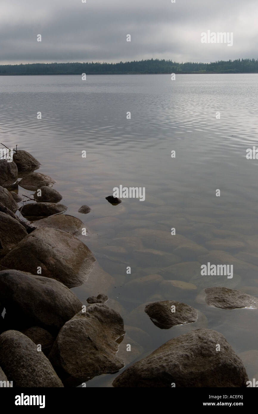 Nebligen Regen auf See Stockfoto
