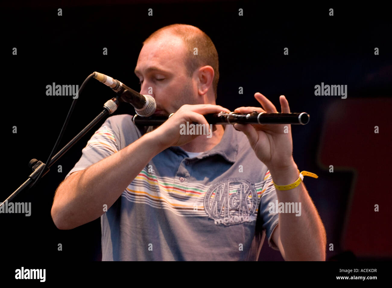 Michael McGoldrick irische traditionelle Flötenspieler live auf der Bühne Stockfoto