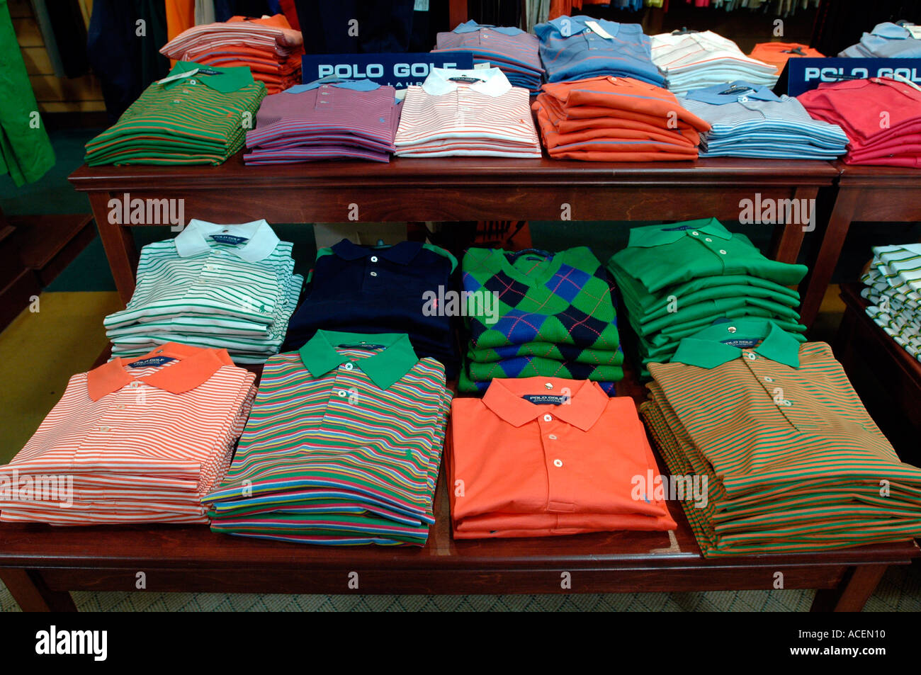 Golf Poloshirts von Ralph Lauren in New York Golf Center Stockfoto