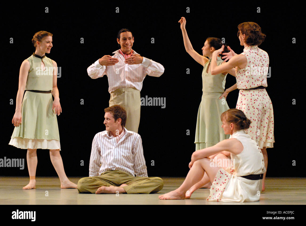 Mitglieder der Richard Alston Dance Company während der Proben an Sadlers Wells Theatre London UK März 2006 Stockfoto