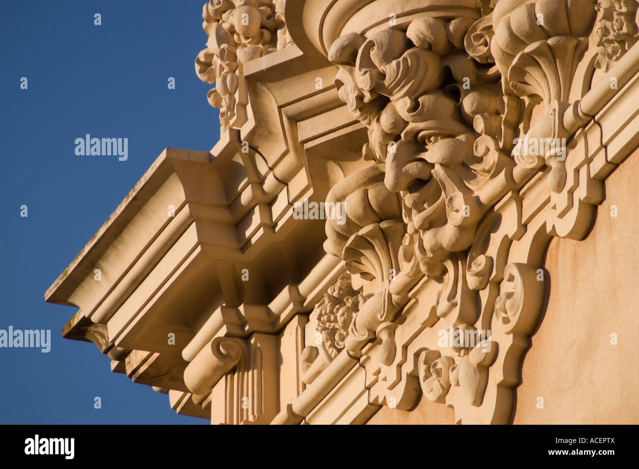 Ornamentale Gestaltung auf ein Gebäude im Balboa Park, San Diego, Kalifornien. Stockfoto