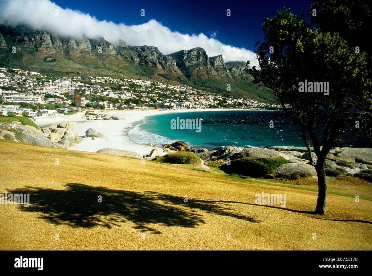 Cape Town Western Cape Südafrika A Tischdecke Wolken auf die zwölf Apostel über Camps Bay Stockfoto