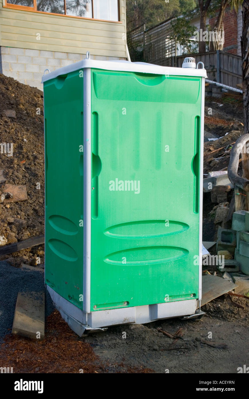 Tragbare Toilette auf einer Baustelle Stockfoto