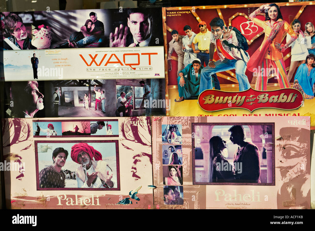 STREET SCENE Chicago Illinois Filmplakate für indische Filme in Fenster Devon Avenue Stockfoto