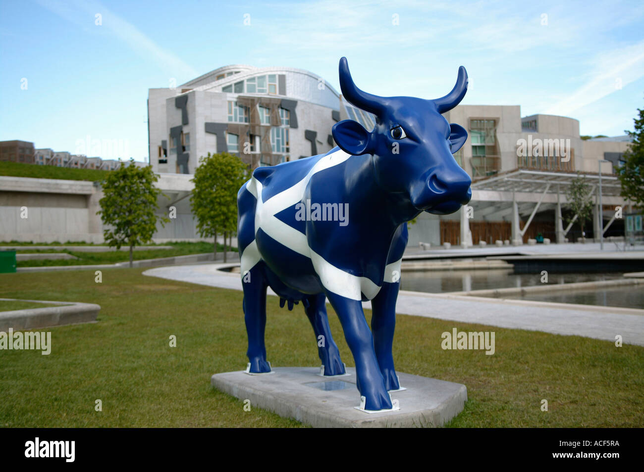 Bovine Kunstwerk aus Cow Parade 2006, Scottish Parliament, Holyrood, Edinburgh, Scotland UK Europe Stockfoto