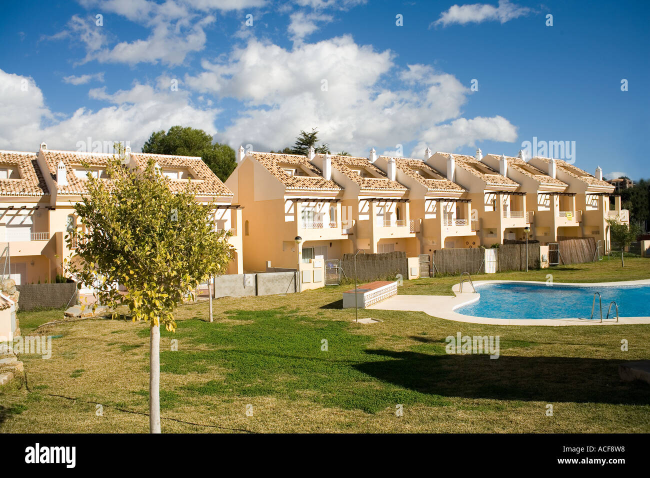 Typische moderne Wohnsiedlung Spanien Stockfoto