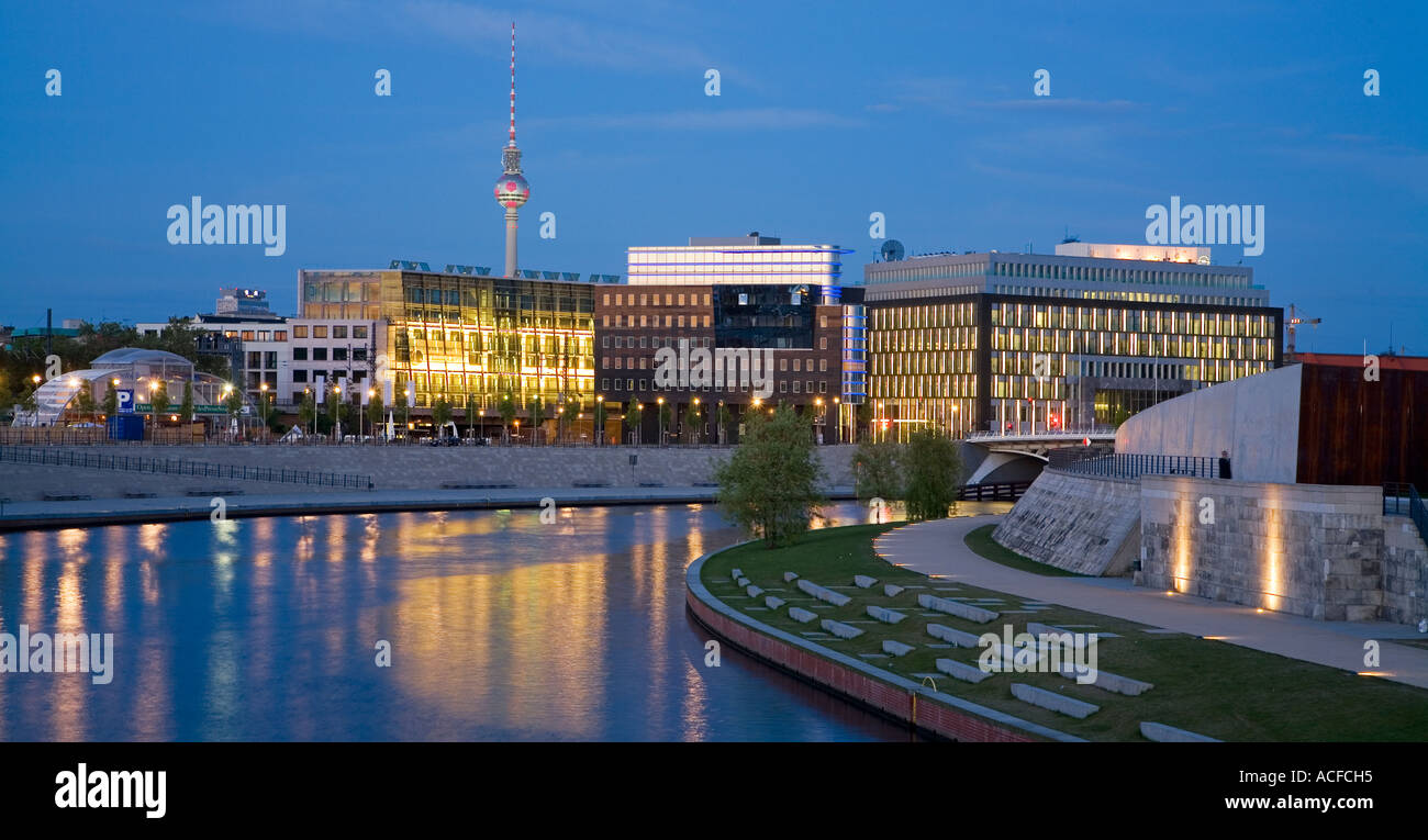 Berlin Zentrum Fluss Spree Panorama Alex Flussufer refelction Stockfoto
