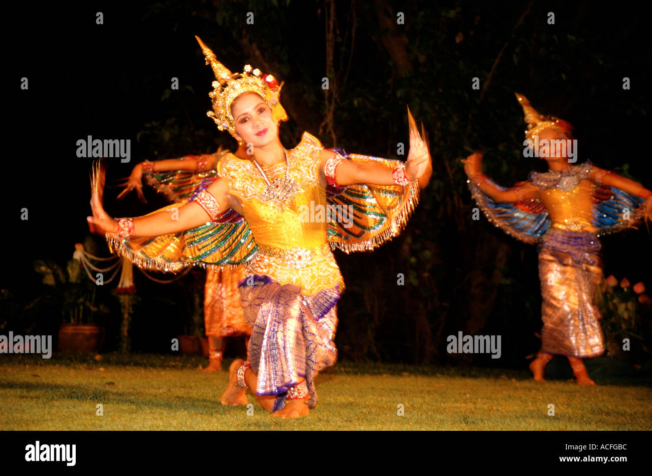 Bangkok Thailand Thai Frauen Tanzer In Feierlichen Kleid Im Rose
