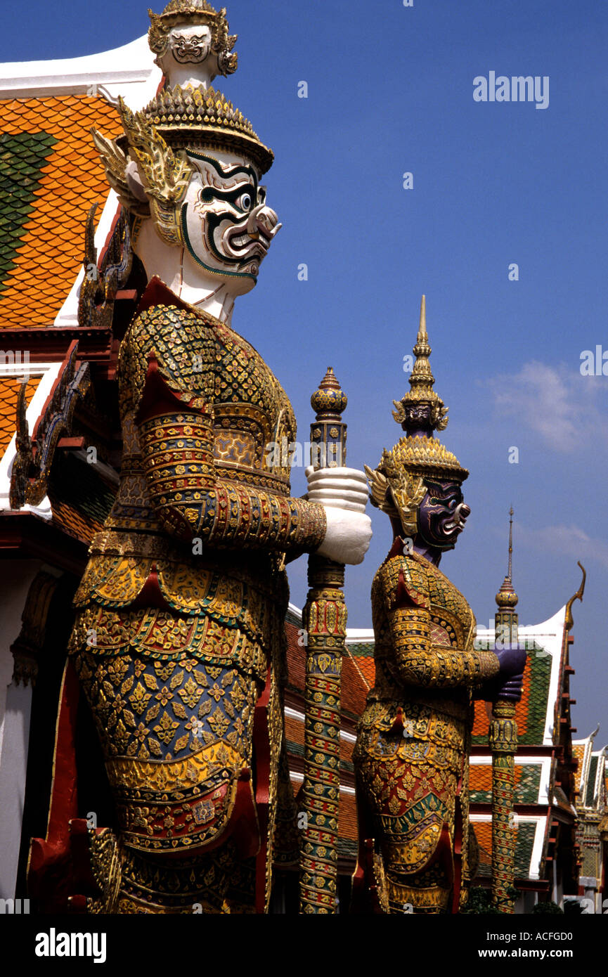 Bangkok Thailand Dämon Yaksha Statuen bewacht Wat Pra Keo aufgrund des Grand Palace Stockfoto