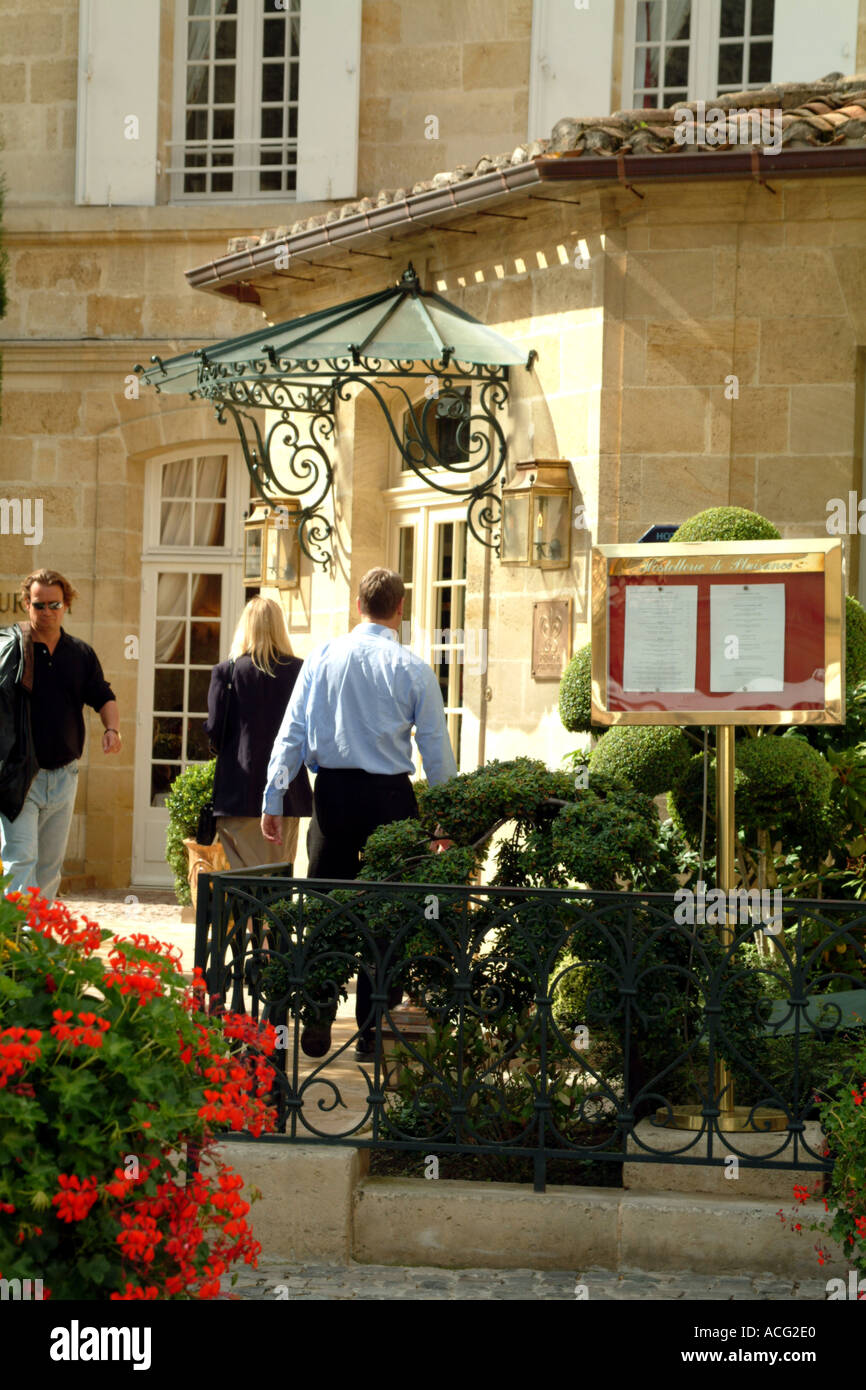 Der Wein Stadt Saint Emilion in der Dordogne Region Frankreich Essen und trinken Stockfoto