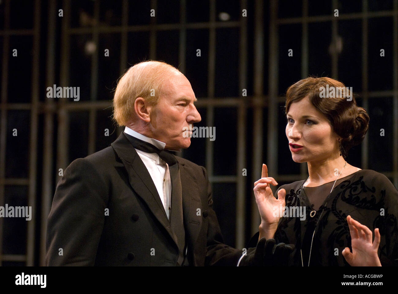 Patrick Stewart spielt Malvolio und Kate Fleetwood spielt Olivia in Twelfth Night Chichester Festival Theatre Juli 2007. Stockfoto