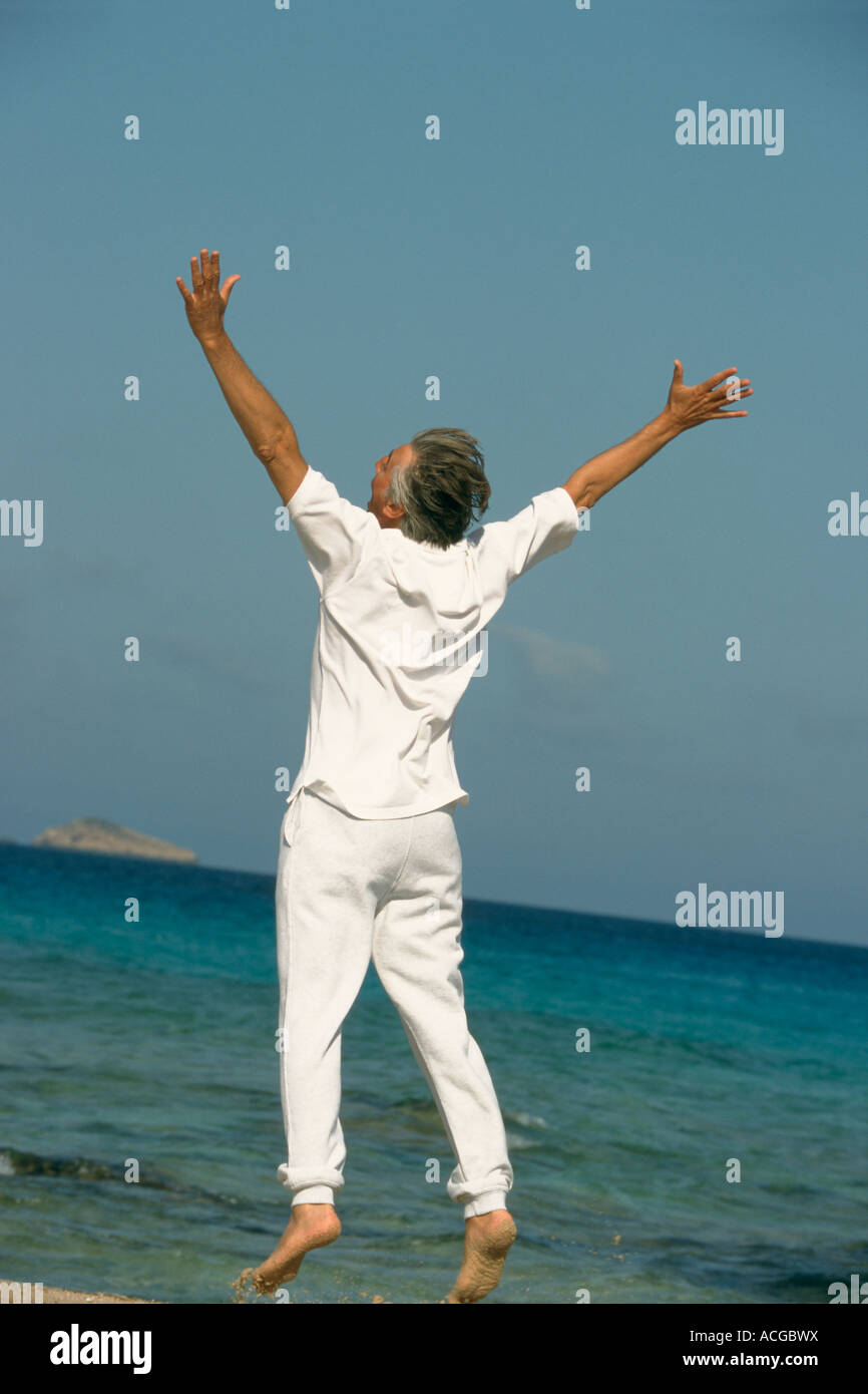 Mann in Hosen und T-shirt-Ansicht von hinten Stockfoto