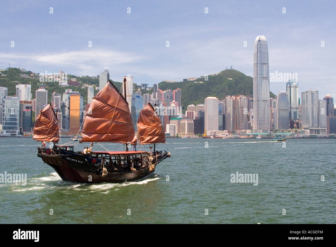 Duk Ling chinesische Traditionssegler Junk und Hong Kong Landschaft Stockfoto