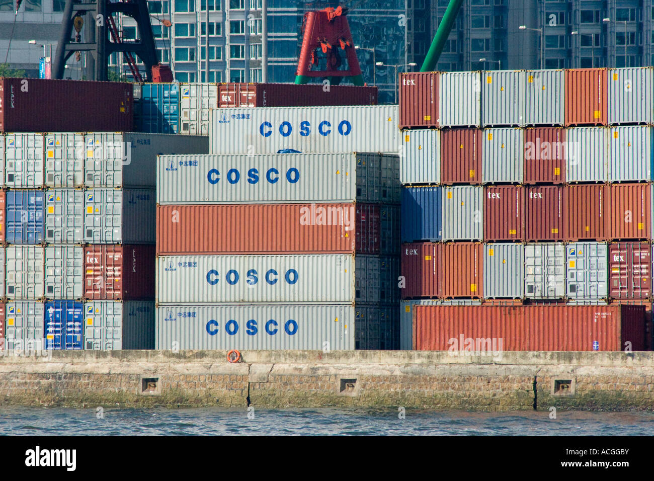 Cosco Shipping Container Victoria Kowloon Victoria Harbour Hong Kong SAR Stockfoto