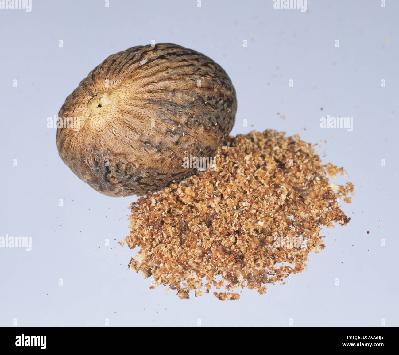Muskatnuss und geriebenem Gewürz Stockfoto