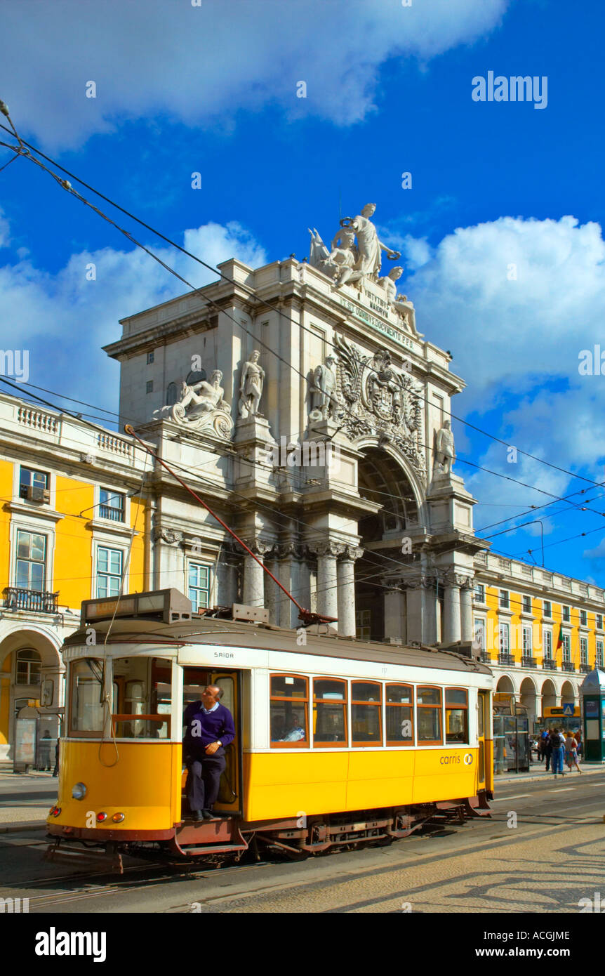Straßenbahnhaltestelle am Praça Comercio in Lissabon Portugal Europa Stockfoto
