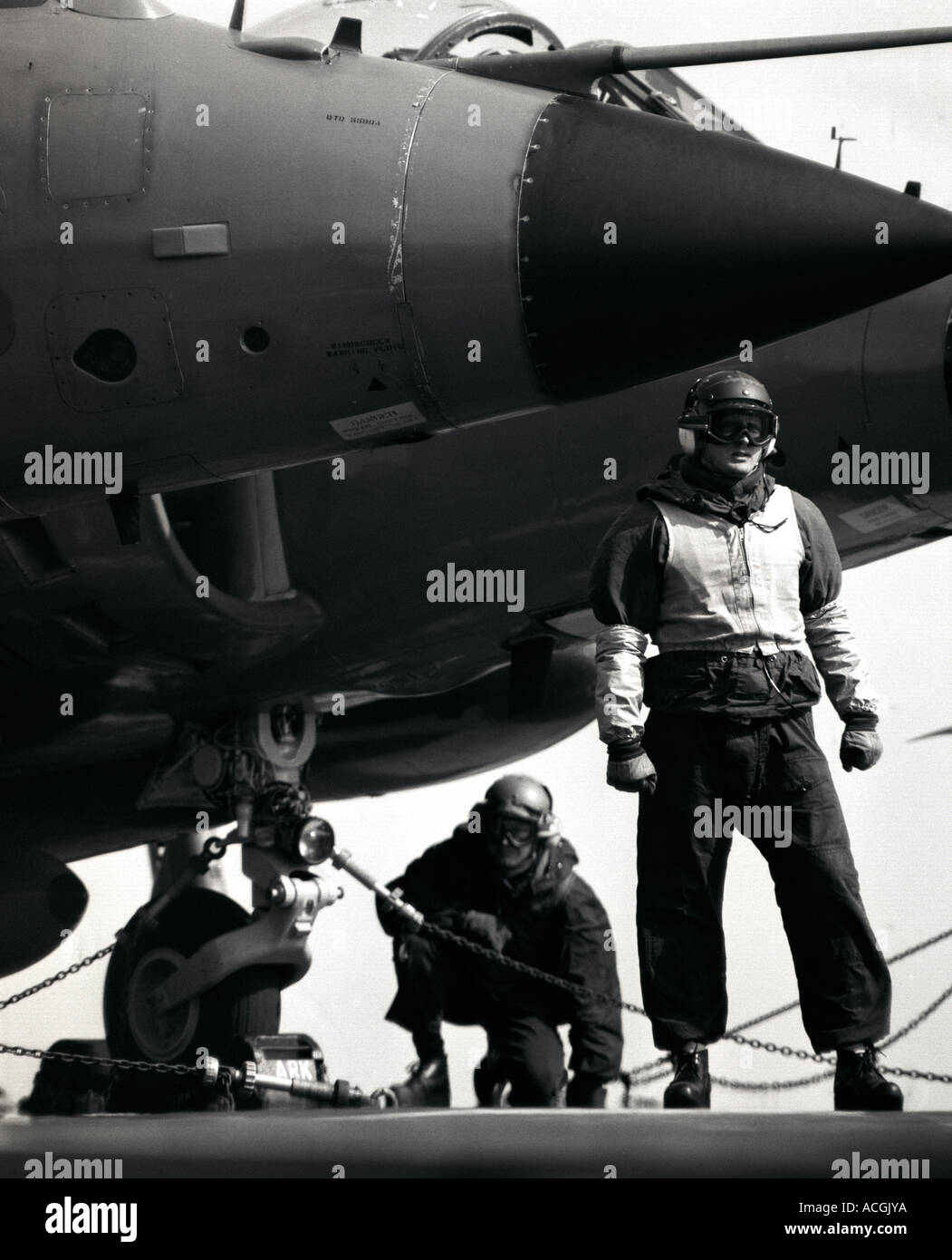 Cockpit Ansicht HMS Ark Royal Royal Navy Sea Harriers erwarten Start Stockfoto